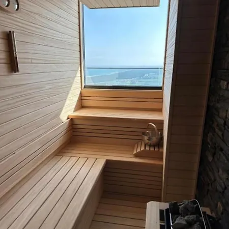 Grand Sapphire Apartment *