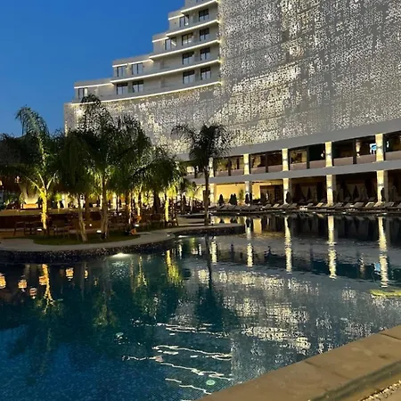 Grand Sapphire Aglantzia