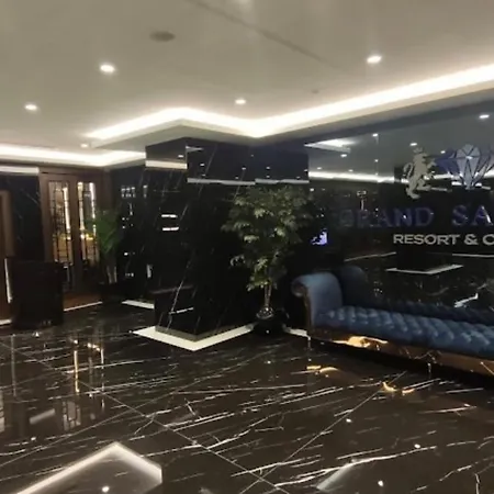 Grand Sapphire Aglantzia