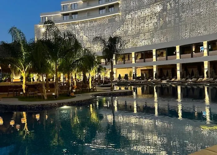 Grand Sapphire Aglantzia